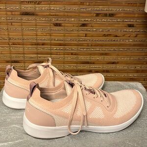NWOB Vionic Sneakers Sz 7